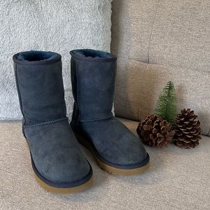 UGG Classic Short II